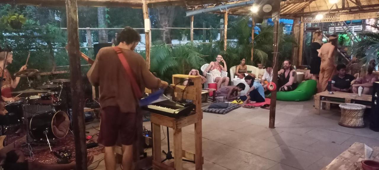 ארמבול Red Monkeys Hostel מראה חיצוני תמונה